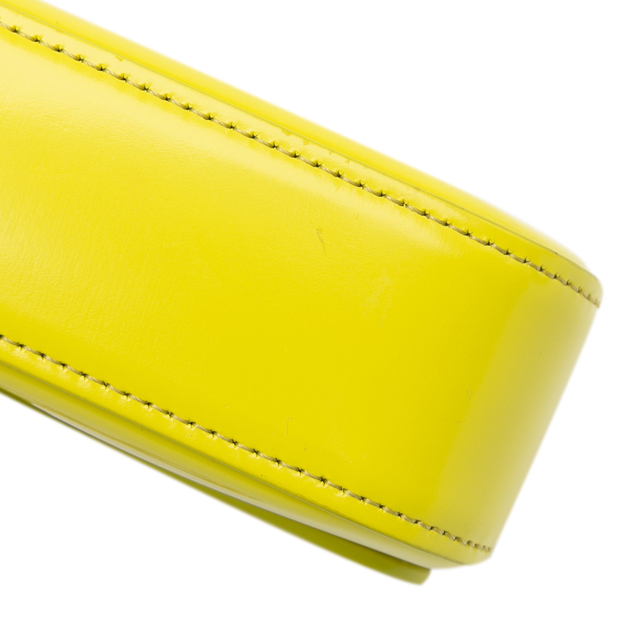 Celine | Pre-Owned Calfskin Cuir Triomphe Chain Shoulder Bag - I | Yellow/Neon Yellow