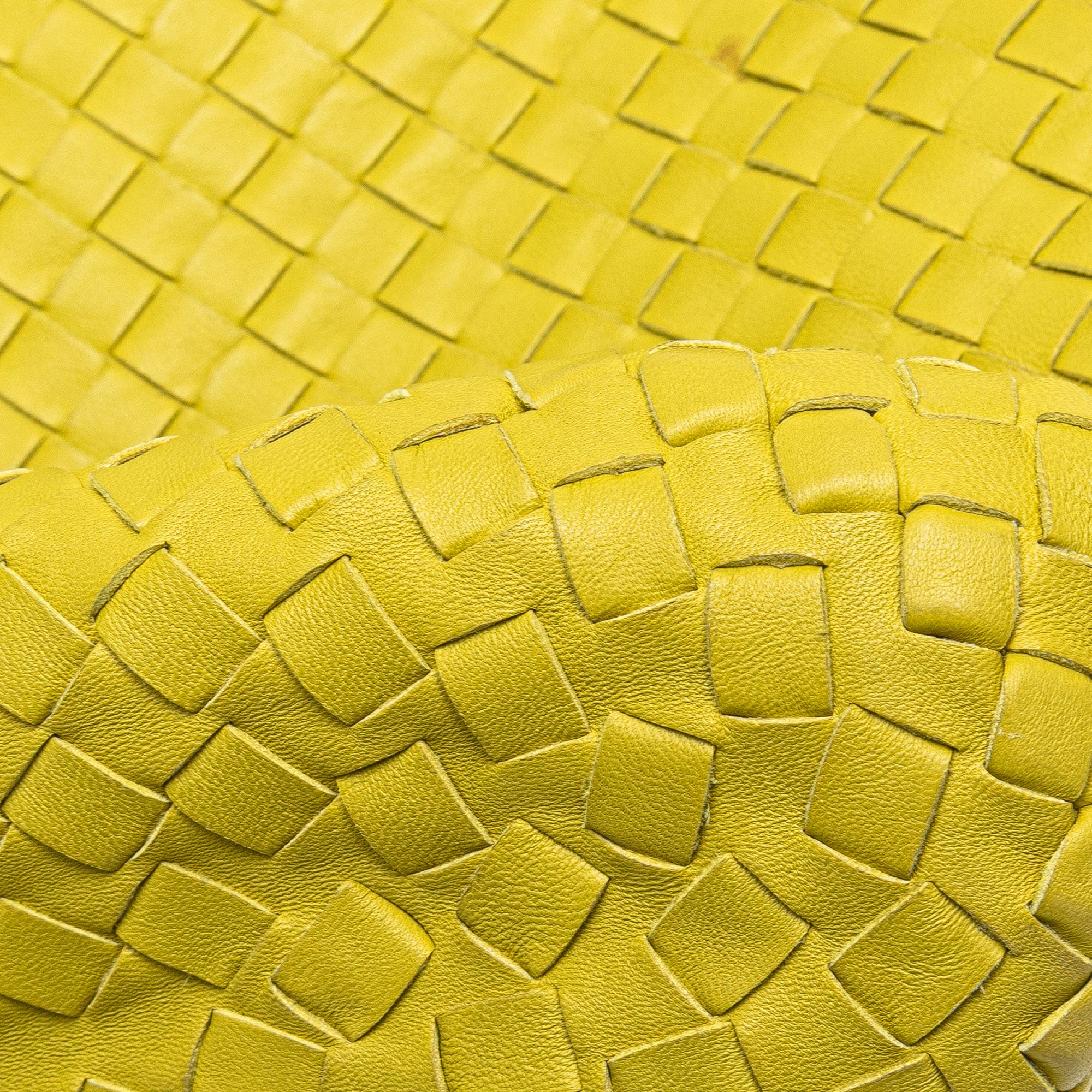 Bottega Veneta | Pre-Owned Nappa Intrecciato Bucket Bag | Yellow