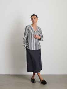 Women | Crosby V-Neck Shirt | Striped Cotton Poplin Charcoal x White