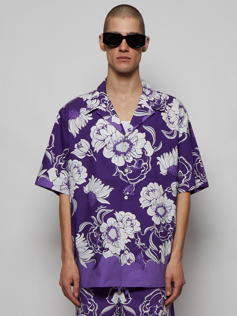 Men | VALENTINO | Marguerite Flower Print Short Sleeve Shirt | Lilac & White