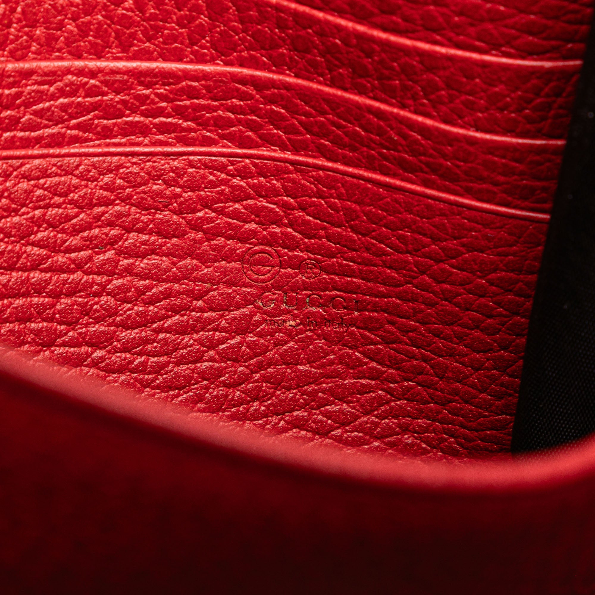 Gucci | Pre-Owned Leather Interlocking G Dollar Wallet on Chain | Red