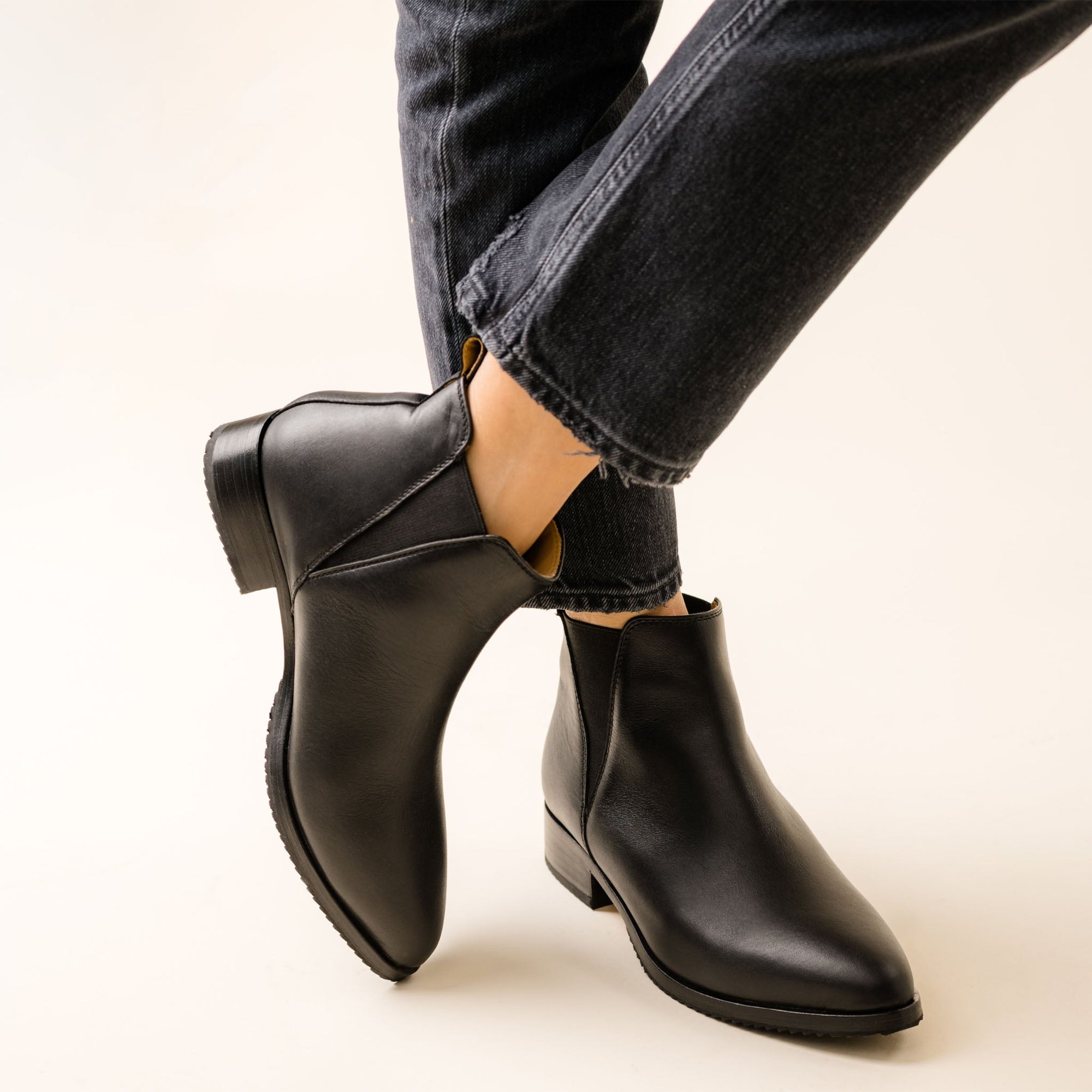 Womens | Eva Everyday Chelsea Boot | Black/Black